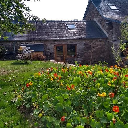 Chaleureuse Maisonnette Hotell Lopérec Exteriör bild